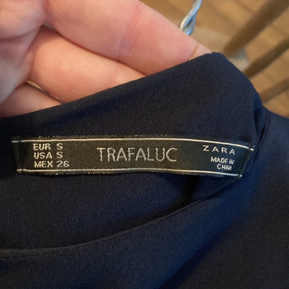 NWT ZARA Navy Blue Blouse with laced cuffs, size small - Picture 8 of 10